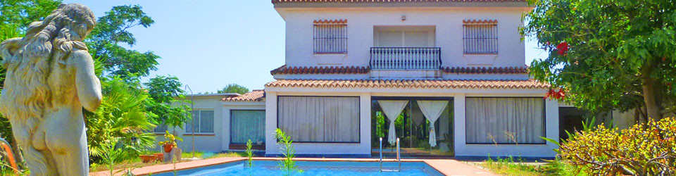 Impresionante villa con hermosos jardines y piscina en Conil de la Frontera, Costa de la Luz en venta!